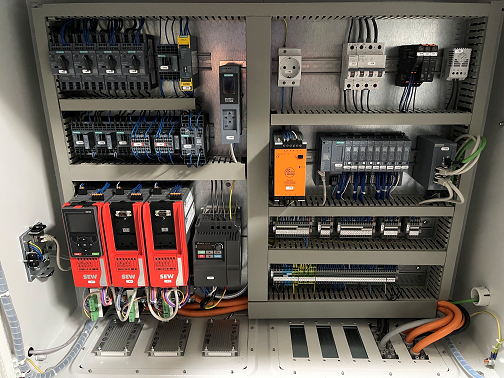 SPS und CNC Steuerungsschrank
